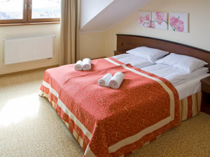 habitaciones de hotel apartamentos alojamiento montañas Sudetes descanso en Polonia